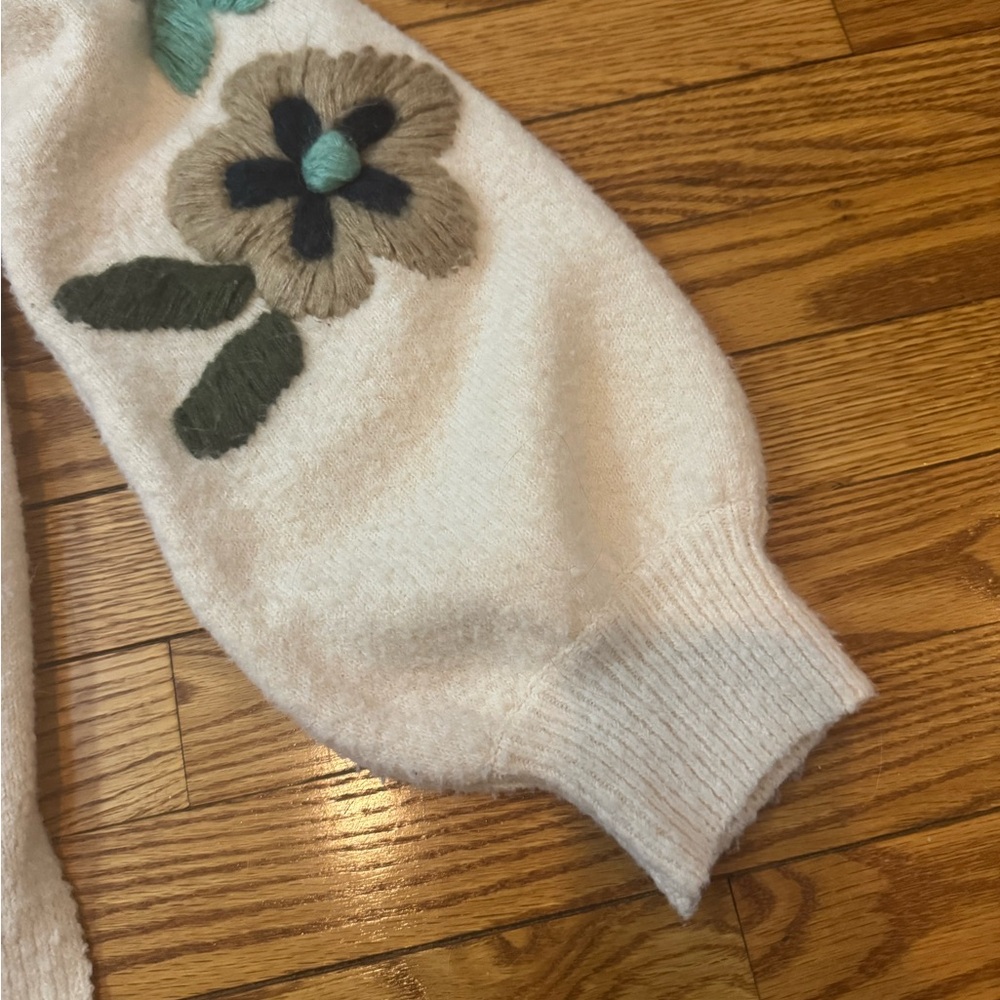 Davi & Dani Floral Embroidered Sweater - Picture 7 of 8